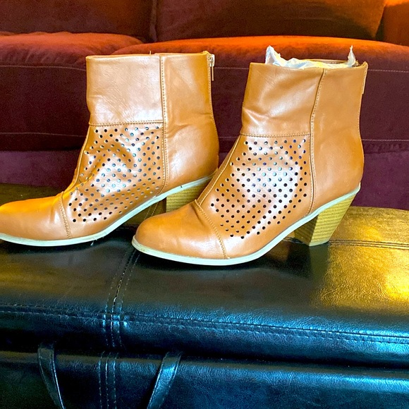 Bootie Shoes (no name brand) - Picture 2 of 3